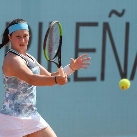 TGATennis's tweet photo. ¡ENORME! 💪 @mariaberlangaa🇪🇸 le dio la vuelta al partido (0-6, 6-3, 6-3) y ganó otro durísimo encuentro en el #MMOpenSub16. Mañana 🔜 semifinales. ¡Ánimo #TGATeam! #ItsTennisTime🎾 #MMOPEN
📸 @MutuaMadridOpen https://t.co/kgIWrCum1R