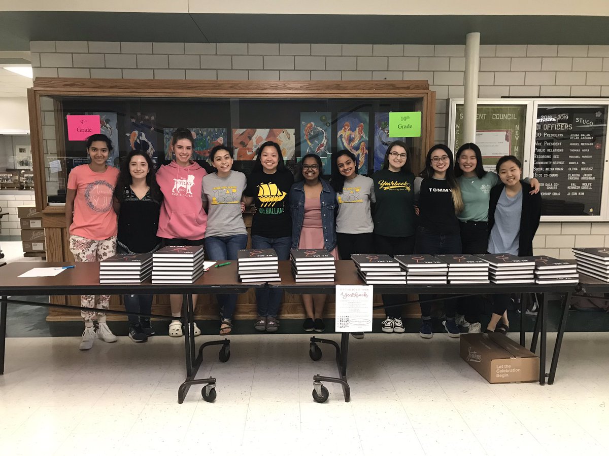 AmandaGanas's tweet photo. Come get your yearbooks! Today from 4-6pm and tomorrow during lunch hours! #FHSSpirit https://t.co/UQKm9FyiLU
