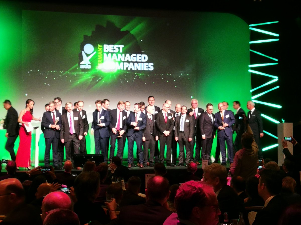 Auch wenn es so nicht ist - man könnte fast meinen, im deutschen #Mittelstand gibt es keine Frauen im #Unternehmertum :( <a href="/enormgruen/">Carina Kontio</a> <a href="/DeloitteDE/">Deloitte Deutschland</a> @StefanieDadson <a href="/RAAstridBendiks/">Astrid Bendiks</a> <a href="/wiwo/">WirtschaftsWoche</a>