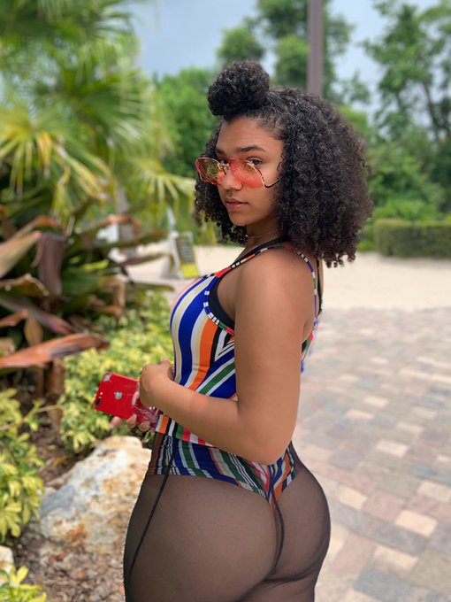 Watch little miss make it happen 💕🫧's leaked NSFW photo on TwXstars