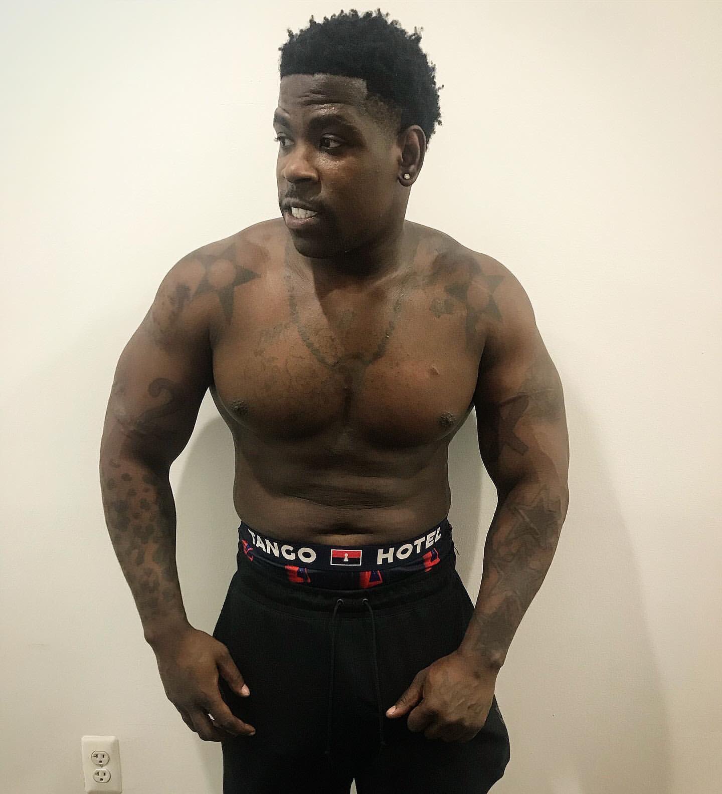 CASANOVA on X: Somebody tag a trainer or a doctor the can get me a six  pack before summer jam dead ass tho 😩 t.co7O6fxyr4Dy  X