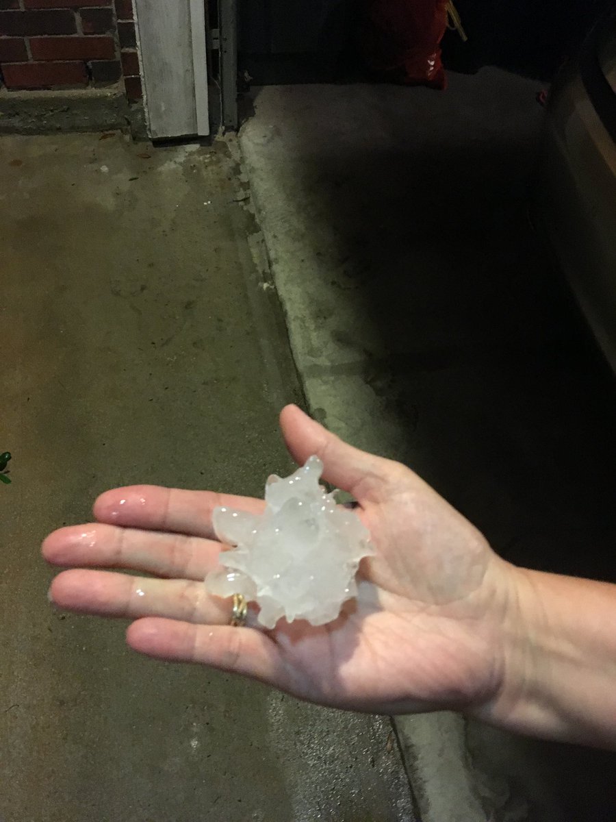 cjpasche's tweet photo. Huge jagged hail out in Grand Lakes in @katytexas @TravisABC13 @abc13weather @abc13houston https://t.co/aOSSjouw8F
