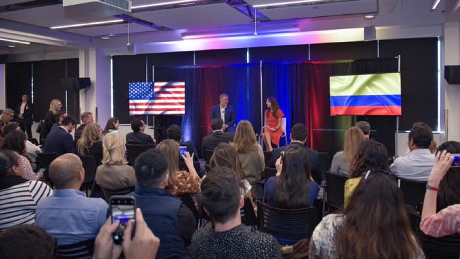 infopresidencia's tweet photo. El potencial de Colombia para ser el principal centro de tecnología e industrias creativas en América Latina, fue el tema principal del conversatorio que sostuvo el Presidente @IvanDuque este jueves en la sede de @amazon. #ColombiaSeTransforma https://t.co/tFLkDWgF6q