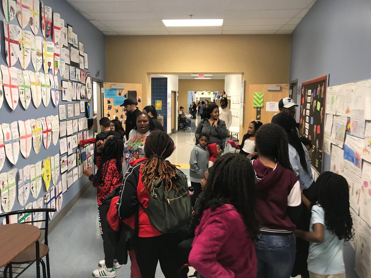 Had so much fun tonight watching students ⁦<a href="/HSDGifted/">HSD Gifted Program</a>⁩ smiling ear to ear showing their family the projects completed this semester... parents were beaming with pride at what their kiddos accomplished! #MyHeartSings ⁦<a href="/HazelwoodSD/">Hazelwood School District</a>⁩ #NorthCountyProud
