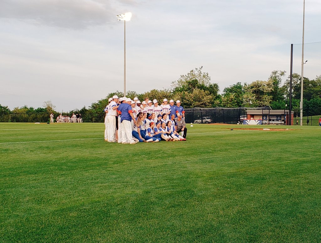 Major congratulations to both <a href="/RiversideRamsSB/">Riverside Rams Softball 🥎</a> and <a href="/Rvsidebaseball/">Riverside Baseball</a> for their big wins on senior night!!