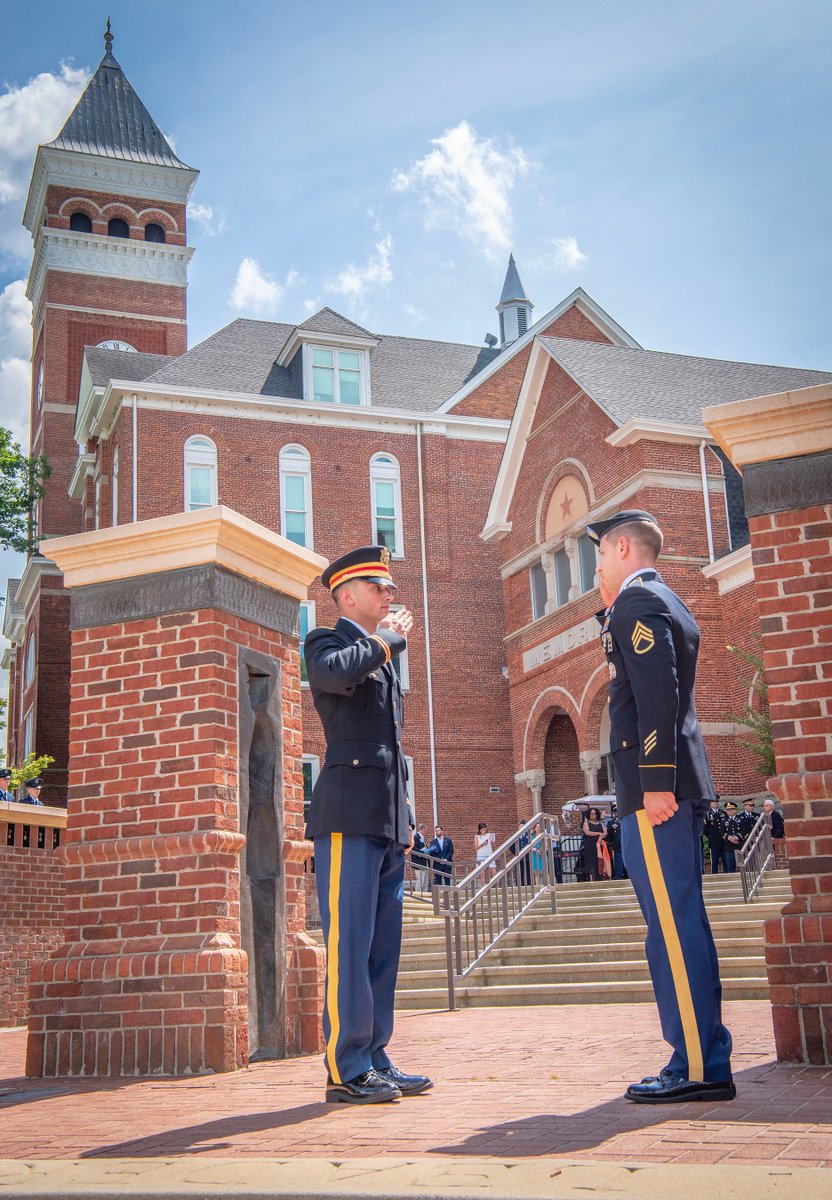 kenscar1's tweet image. Clemson University ROTC commissioning ceremony: The newest leaders of our U.S. Military begin their careers of service, and receive their first salutes as officers. #firstsalute #ROTC #ArmyROTC #USMilitary #USArmy #ClemsonUniversity