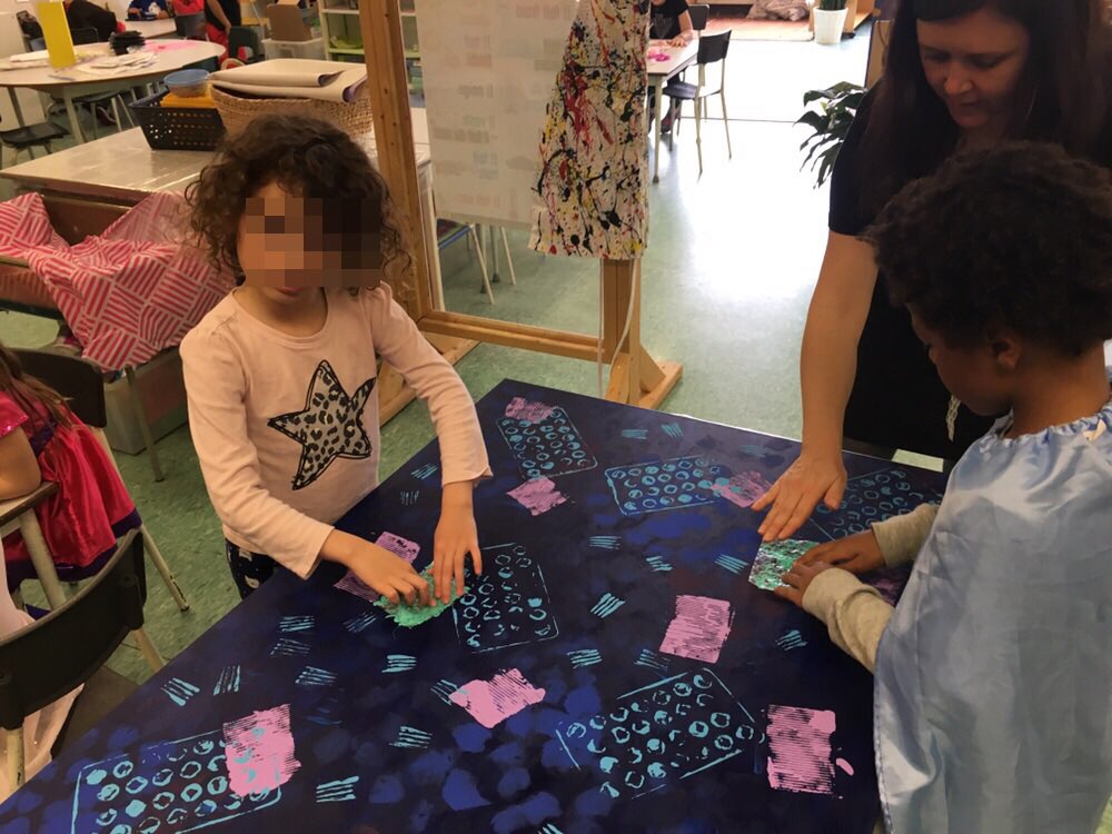 MRichaudaud's tweet photo. Collaborative art canvas painting for the 2019 Spring Fair art auction. Students did an amazing job !! They applied the paint to the canvas with only loose parts & recycled materials. Thanks to my teaching partner for this amazing idea! #art #springfair2019 @JackmanPS1 https://t.co/pzlizqNovZ