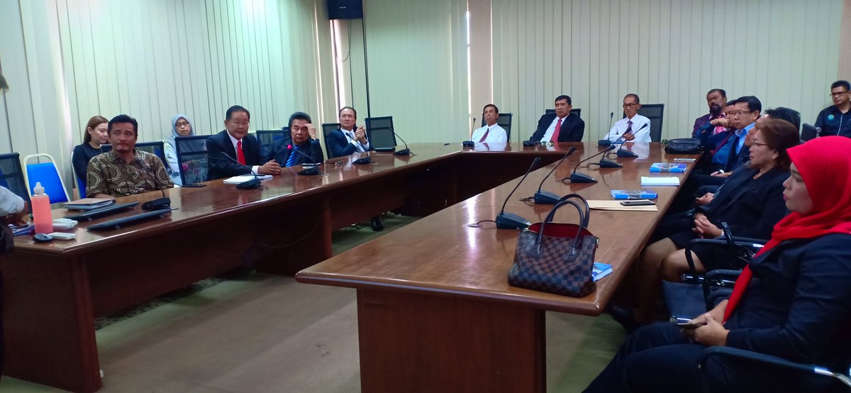 KKIPSABAH's tweet photo. A great discussion with Tuaran Council members on 9.5.19. Briefing &amp; discussion on the development and highlighted issues of KKIP particularly within Tuaran vicinity to ensure KKIP be equipped with better infrastructure for the investors and the community. Lets work together! https://t.co/ZlkhLU6YlW