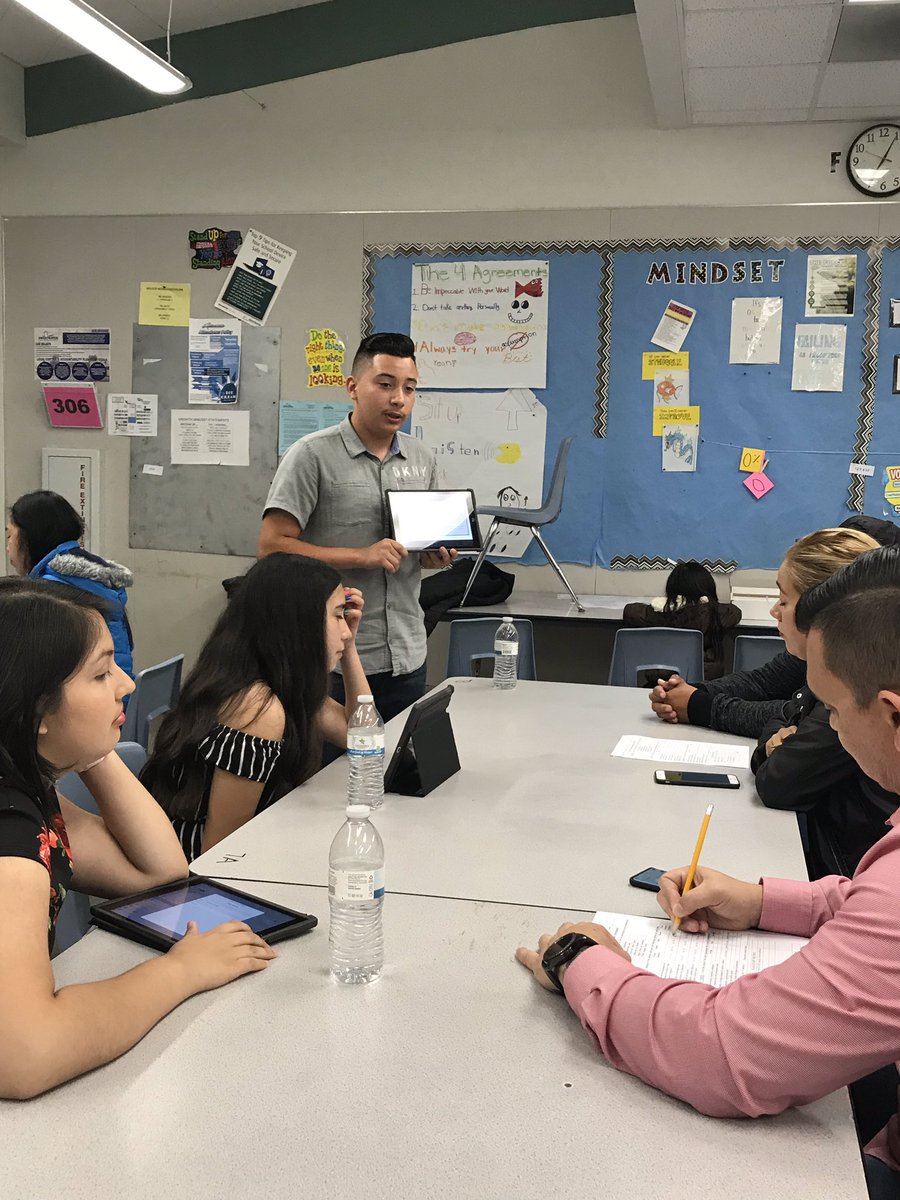 HTM_FLAGS's tweet image. Round 4 for portfolios! #suhsd #htmfalcons