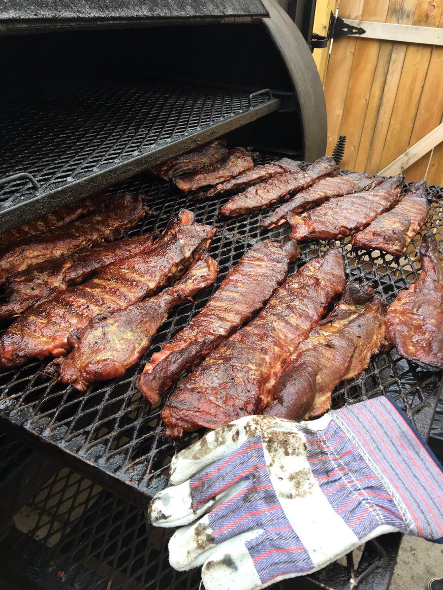 lovecityinc's tweet photo. Tomorrow is FRYDAY!!! Spring has Sprung, Come have lunch with us!! Tomorrow’s Special... Baby Back Ribs and they are amazing!! It’s on, till their gone!! 
2519 St Cecilia St Open 11-8 
#NeighborsLovingNeighbors #eatlovelouisville #eatlovelou #louisvillefood https://t.co/5vKa8RrOig