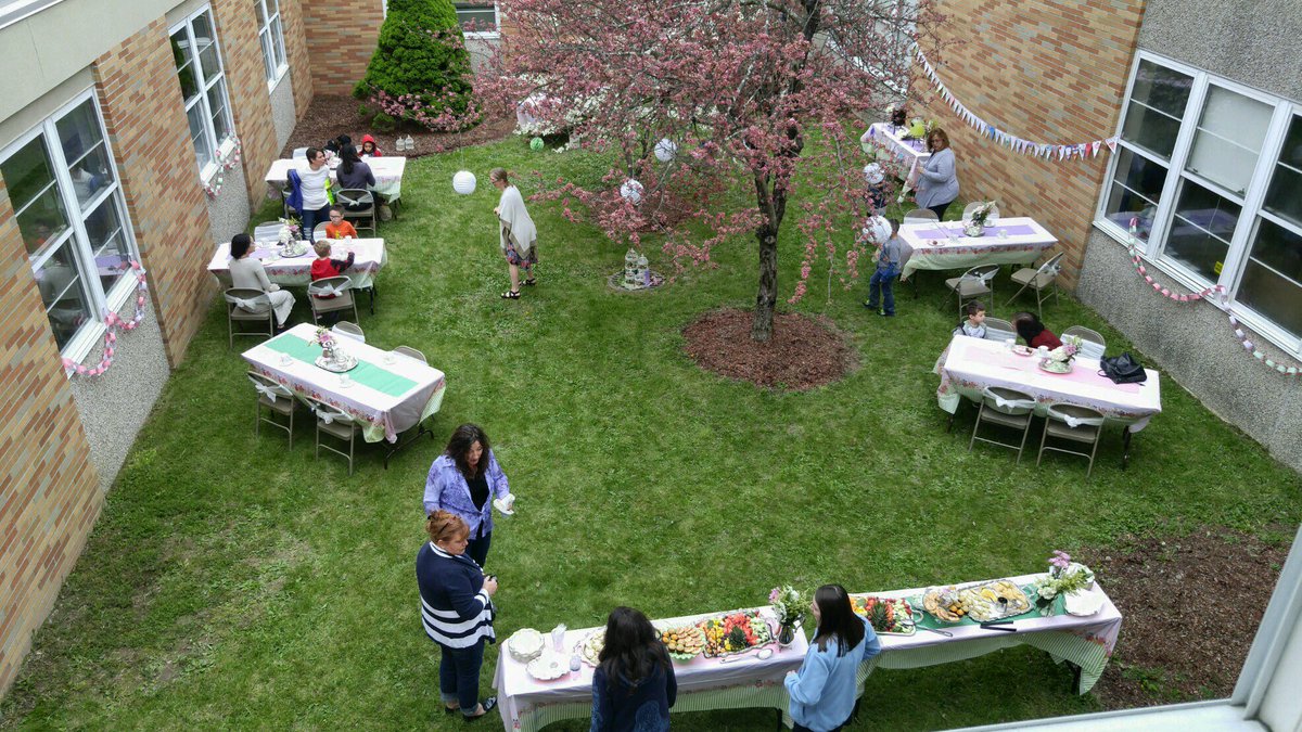 MeghanGildea27's tweet photo. 👏🏻👏🏻 to my staff for organizing this event. “Tea party with my favorite lady.” @ouboces #lovemyjob #LeadFromWithin  #teacherlife #ThankATeacher https://t.co/kqFiG8Qjb9