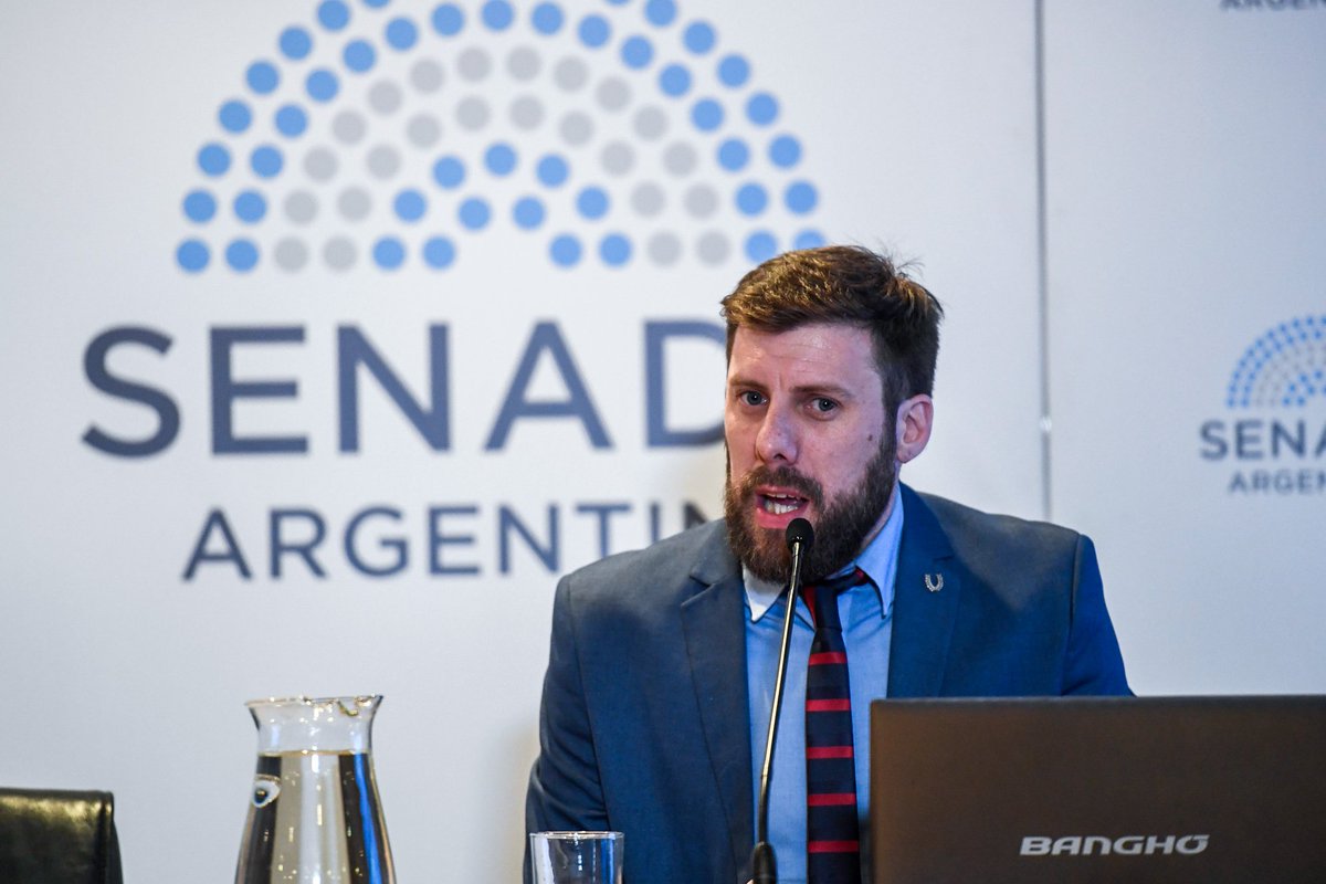 GroomingArg's tweet photo. PARTICIPAREMOS EN LA CUMBRE MUNDIAL DE SEGURIDAD DE @facebook

Nuestro titular el Dr. @HernanGNavarro representará al país en el “Facebook Global Safety Summit 2019” de #NewYork una cumbre que reunirá a los 100 especialistas más importantes del mundo en materia de seguridad. https://t.co/Vd5l3OCqMz