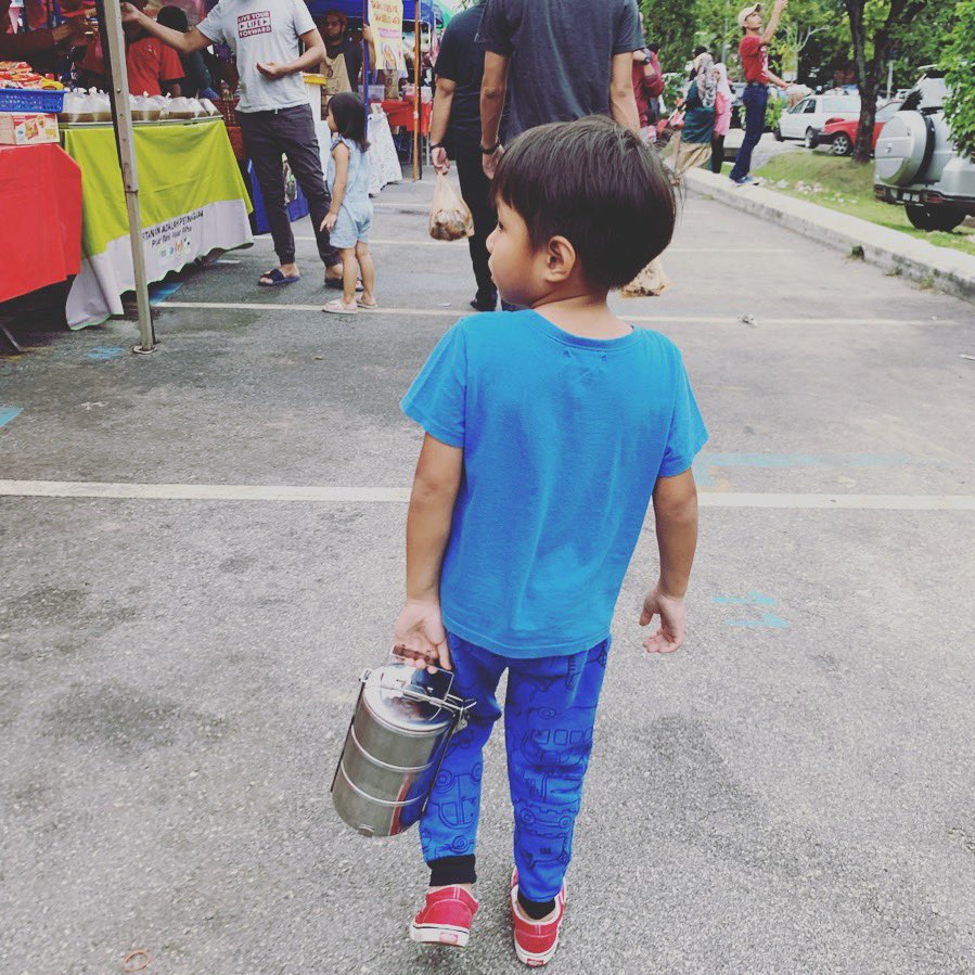 So happy that my boy is very excited to go #ZeroWasteRamadan too, he insisted to hold the tiffin carrier himself and to manage them while buying though he was struggling to open the lock 😅 I didn’t managed to take photo of the food we bought which are grilled fish & stuffed tofu