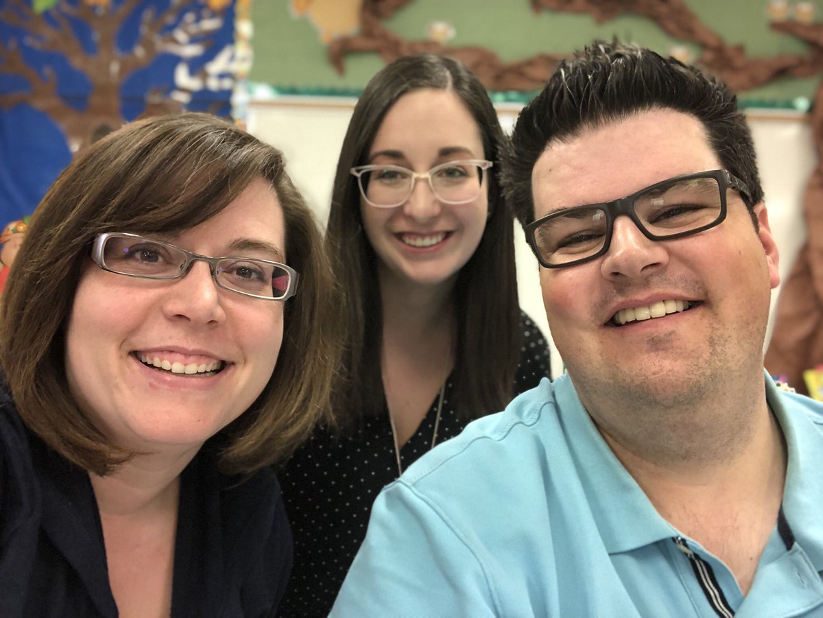 1Dclass's tweet photo. We get to teach children to love and live like Jesus! #weloveourcatholicschool #ibelieveincatholiced https://t.co/9ksAmUmlqp
