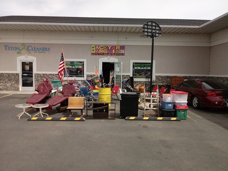 Backyard Bargains Backyard Bargains 912 E 53rd St Anderson In 2021