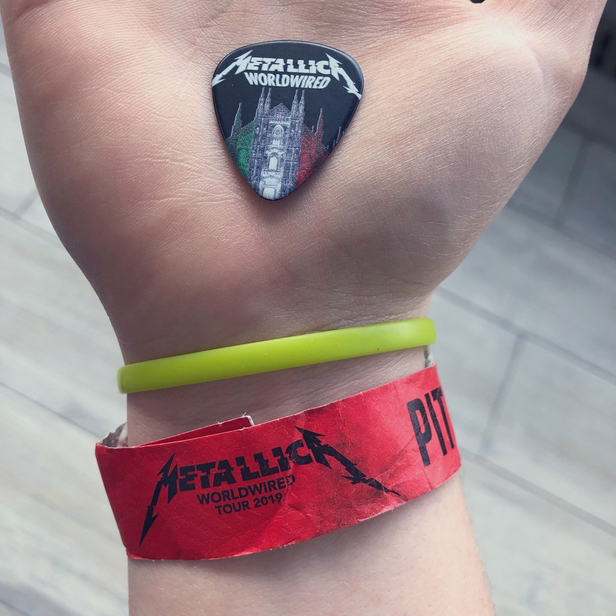 fedstheginger's tweet photo. Guitar pick courtesy of @KirkHammett 🙏🏻 
Love you guys to the Moon and back and more @Metallica 🤘🏻💜
#Metallica #MetInMilan #Worldwired https://t.co/tte7DqiG1J