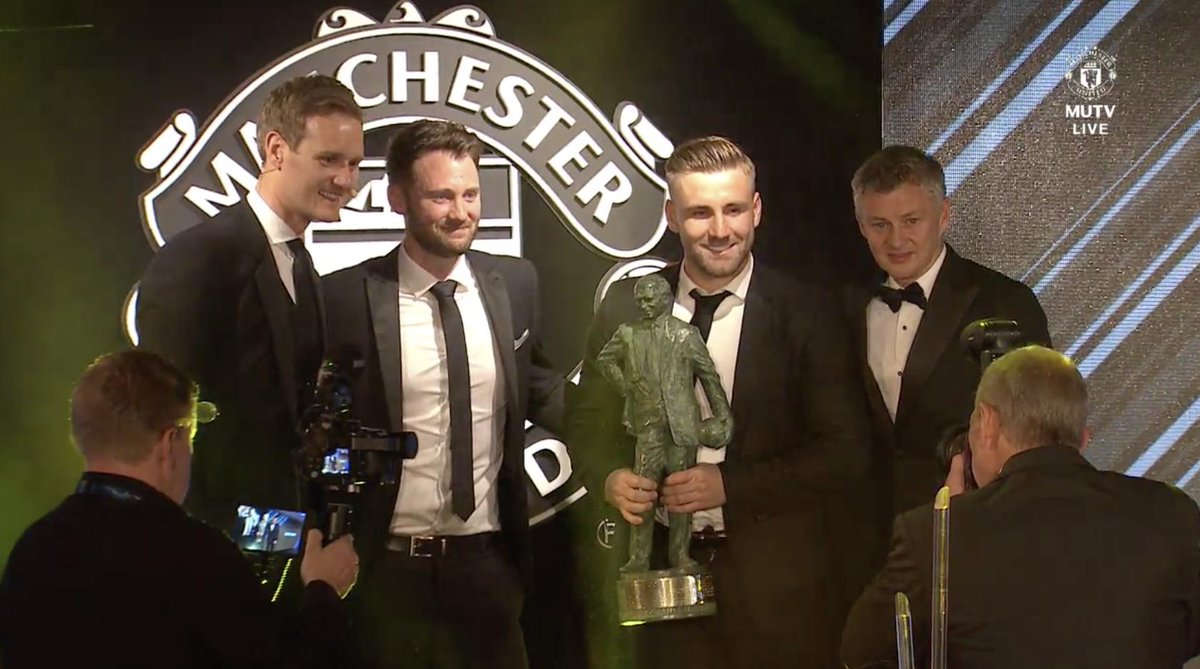 utdreport's tweet photo. Photo: Shaw with his Sir Matt Busby Player of the Year award #mulive [mutv] https://t.co/2XfvIzhxBV