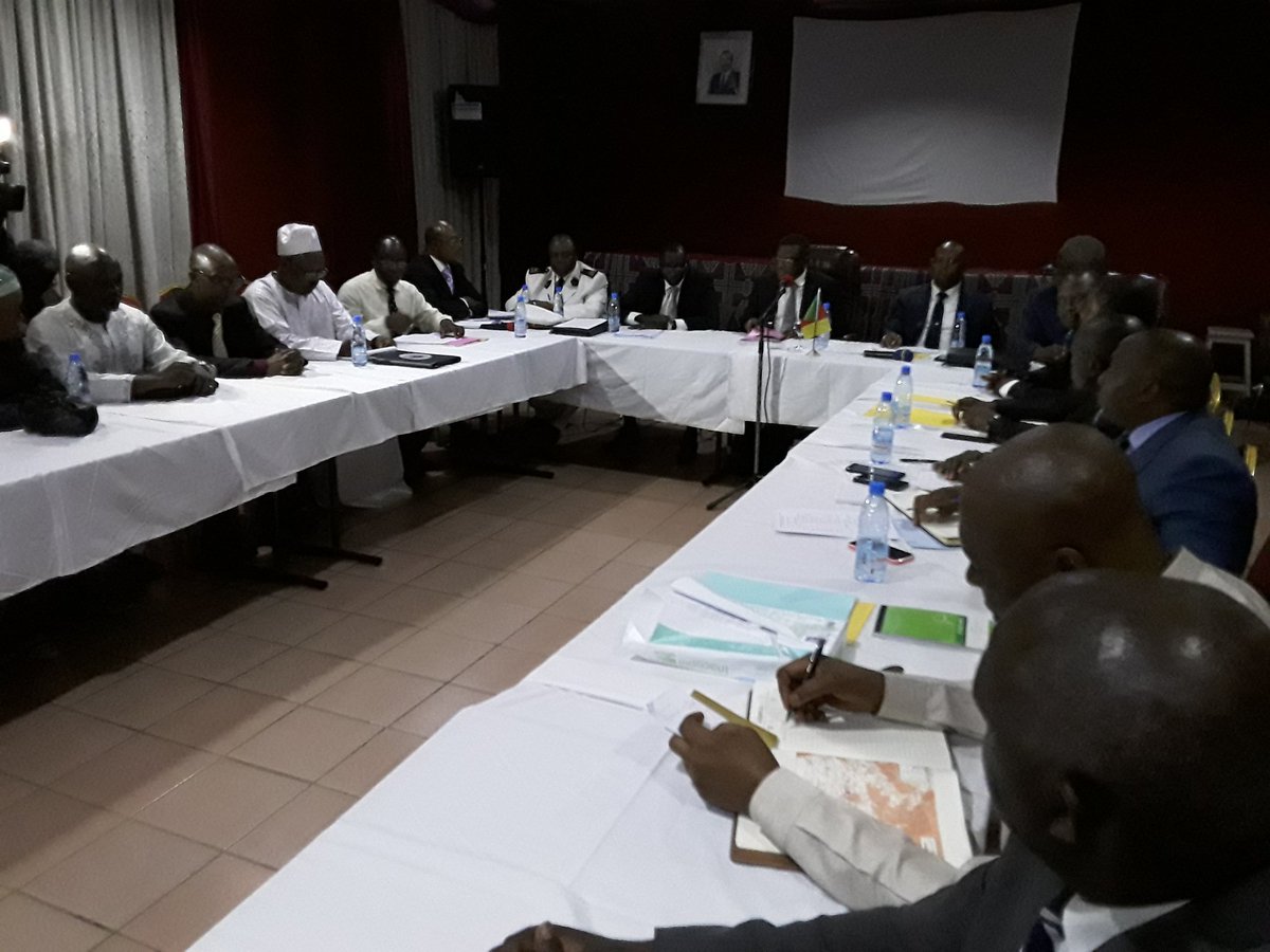 CameroonPm237's tweet photo. Violence obstructs meaningful consultations. It is only in peace that dialogue can be effective and meaningful.
Today, I had intense and fruitful discussions with Regional, Administrative, Military and Judicial Authorities and Elites. We will continue tomorrow. 
#Peace
#Bamenda https://t.co/jZHNIYKn52