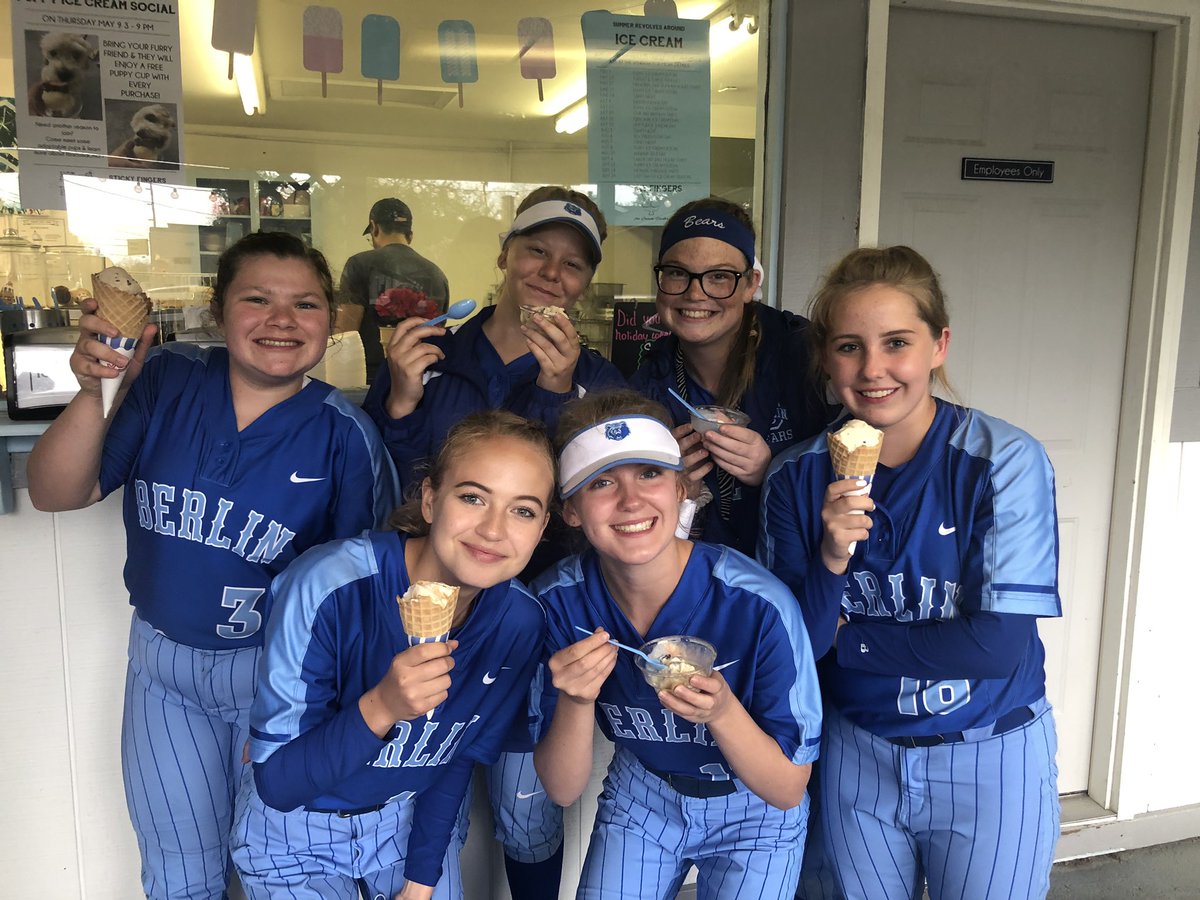 BerlinBearsSB's tweet photo. Rain🌧cancellation means let’s make a 🛑 on the way🏠 @StickysIceCream 

This place was great ✅ 🍦🍨😋 THANKS for having us! 

Now the deal is we must get that DUBB tomorrow 🆚 Highland

#IceCreamForTheWin #Culture #CreatingTraditions #CHICKENS https://t.co/huQppe4N7h