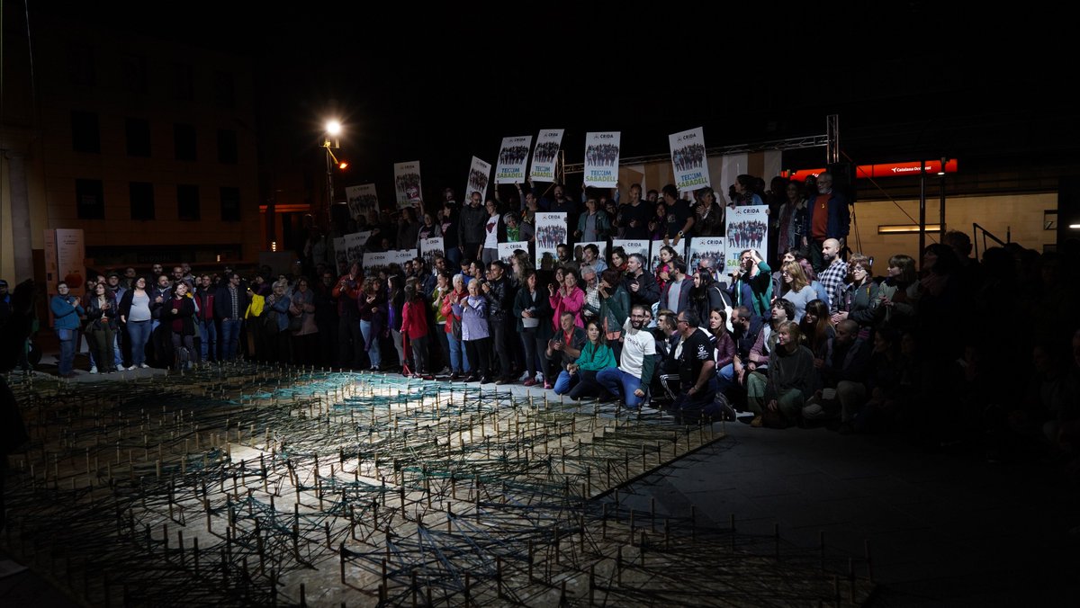 🔵 SORTIM A GUANYAR!

Així ha acabat el nostre acte d'inici de campanya. Hem demostrat una vegada més que tenim la força necessària per seguir aprofundint en la transformació de Sabadell. Anem a per totes.

#TeiximSabadell