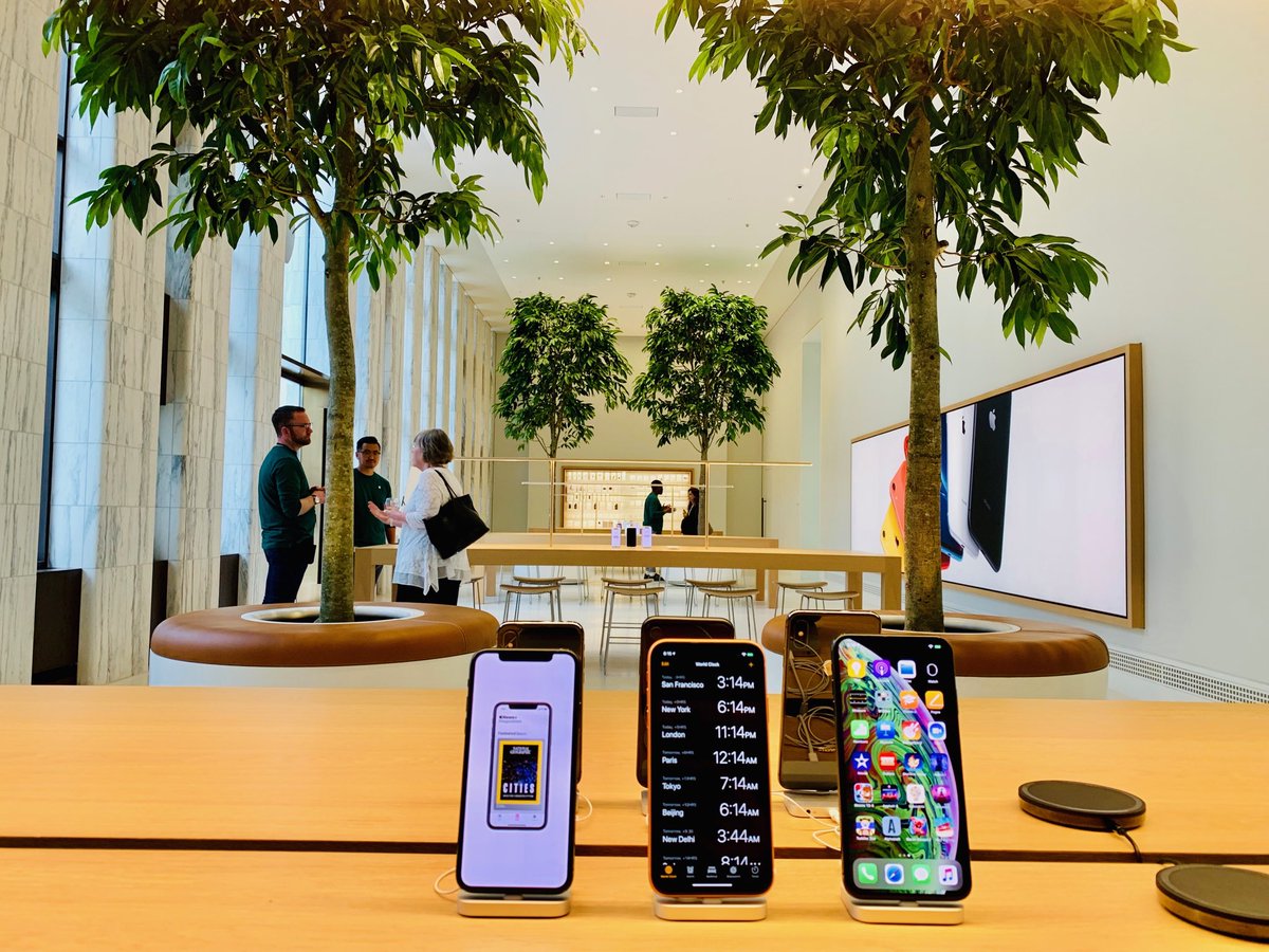 KarenKerrigan's tweet image. Of course there’s “product” at the grove Genius Bar. Gorgeous renovation @apple! #AppleCarnegieLibrary