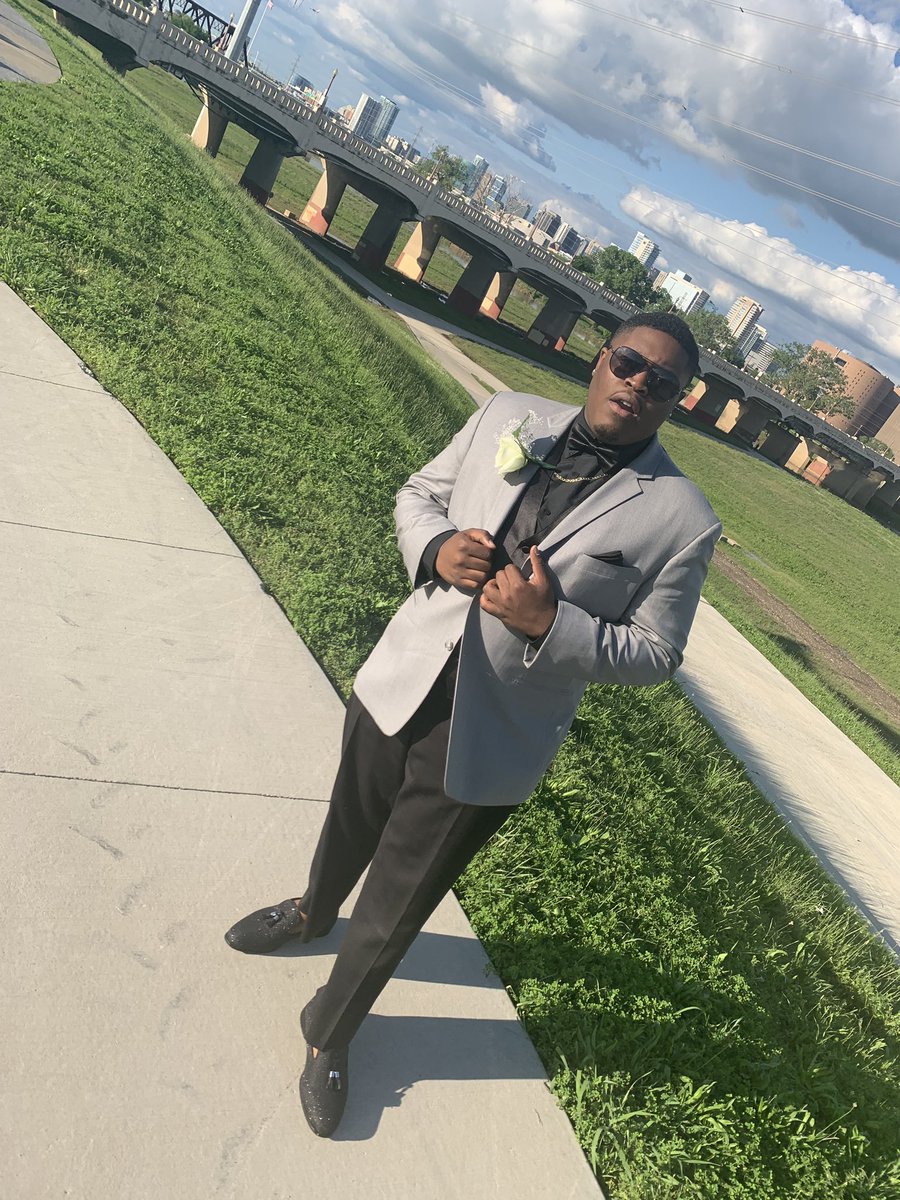 zel_55's tweet photo. pRoM 🤪💧#prom2k19 #easydrip @xxltrae https://t.co/hTjqLtSFQR