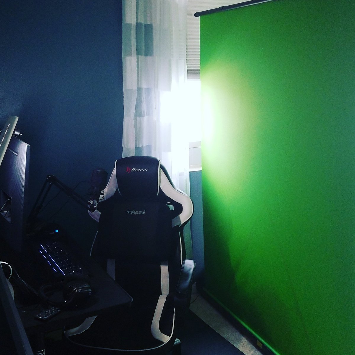 jjangtech's tweet photo. Thank Elgato! Green Screen is set up! 🙌

Follow our gaming Twitter: https://t.co/PZyLzdZObx

Twitch:
 https://t.co/J2SzmBIv1k 

Instagram: https://t.co/pFov4LbEm1 

#twitch #gaming #elgato #elgatogaming #videogames #twitch #twitchaffiliate #twitchstreamer #twitchstreamers https://t.co/64ImqDZJJ5