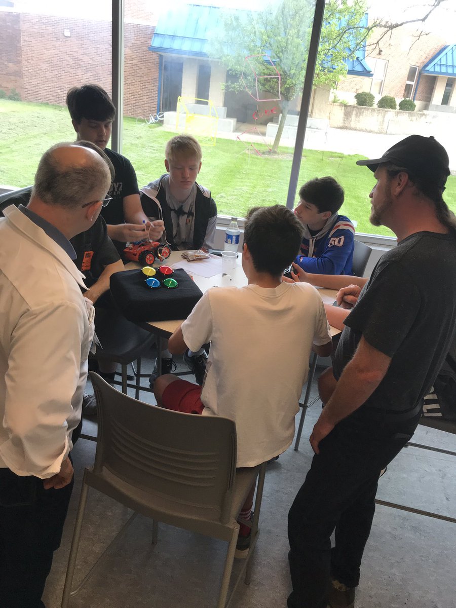 westsmithECHS's tweet photo. Adaptive Toys is off to an epic start for Tiny Term!! The Heart of Unlimited boundaries has captured students hearts and Engineers from Honda are providing an invaluable resource helping students bring their ideas alive! #PTBM @MarysvilleECHS @ohiohipoint https://t.co/wlA2Y1icxv