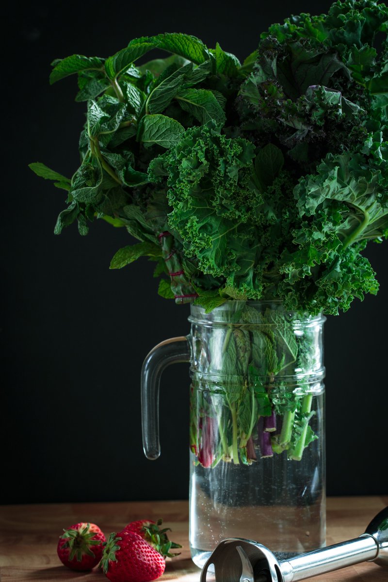 MforHealth's tweet image. This is the best time of year for fresh salads and smoothies! Lettuce and other leafy greens, like swiss chard and kale, contain vitamin A among many other vitamins and minerals. Kale chips are a great way to take advantage of the bounty as well.