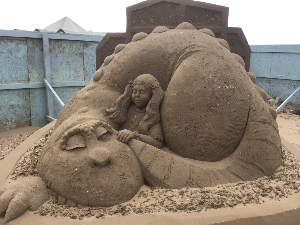bca12zh's tweet photo. #ThrowbackThursdays Our trip to the seaside for the start of our buckets and spades topic... Thoroughly enjoyed our time digging on the beach. We even got a chance to vote for our favourite sculptures!! ☀️🏖🎡@HoulstonMiss @BCoppiceAcademy https://t.co/fgMxlcfarG