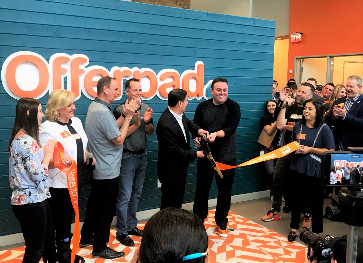 azcommerce's tweet image. Governor @dougducey &amp;amp; @chandlerchamber CEO @terri_kimble, 
@chandlerazmayor @KevinHartke, @JeffWeninger &amp;amp; CEO Brian Bair celebrate the opening of @Offerpad&apos;s new expanded HQ in @cityofchandler! #AZAwesome #AZMeansBiz