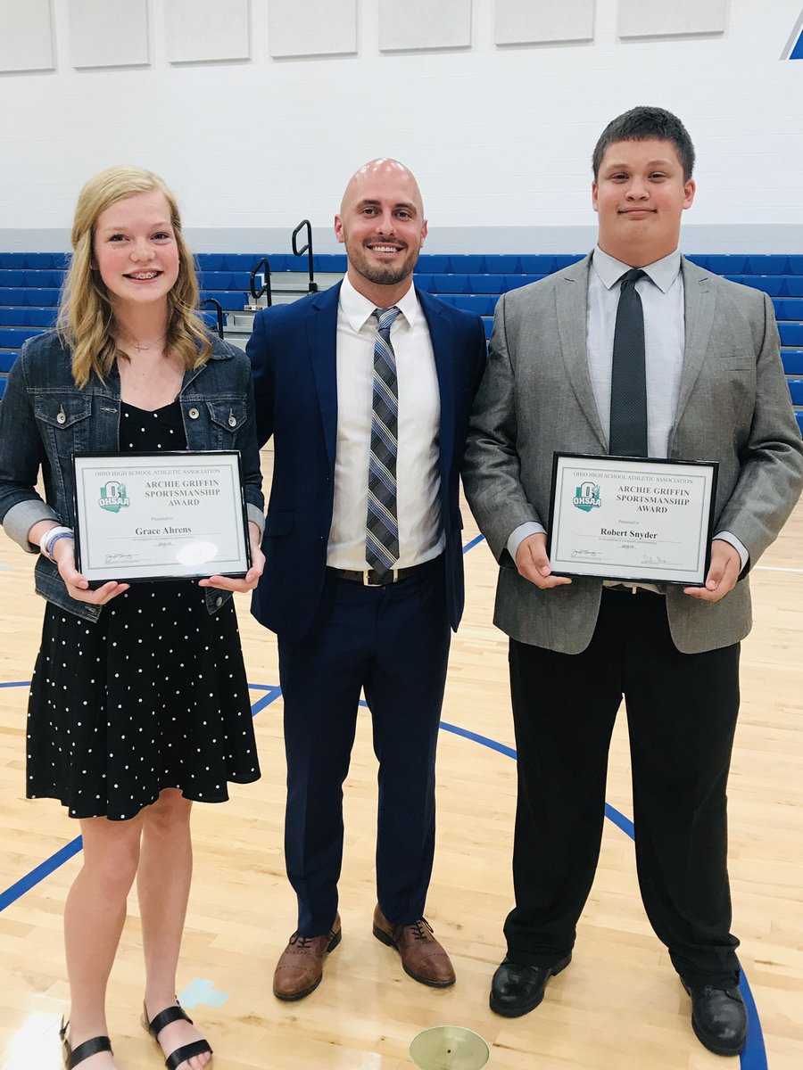 MMS_Athletics1's tweet photo. A very well-deserving group of young ladies and gentleman that were our Archie Griffin finalists this year and looking sharp!!! Congratulations to Robert and Grace on your award! @memorial_ms https://t.co/08C87NtCCq