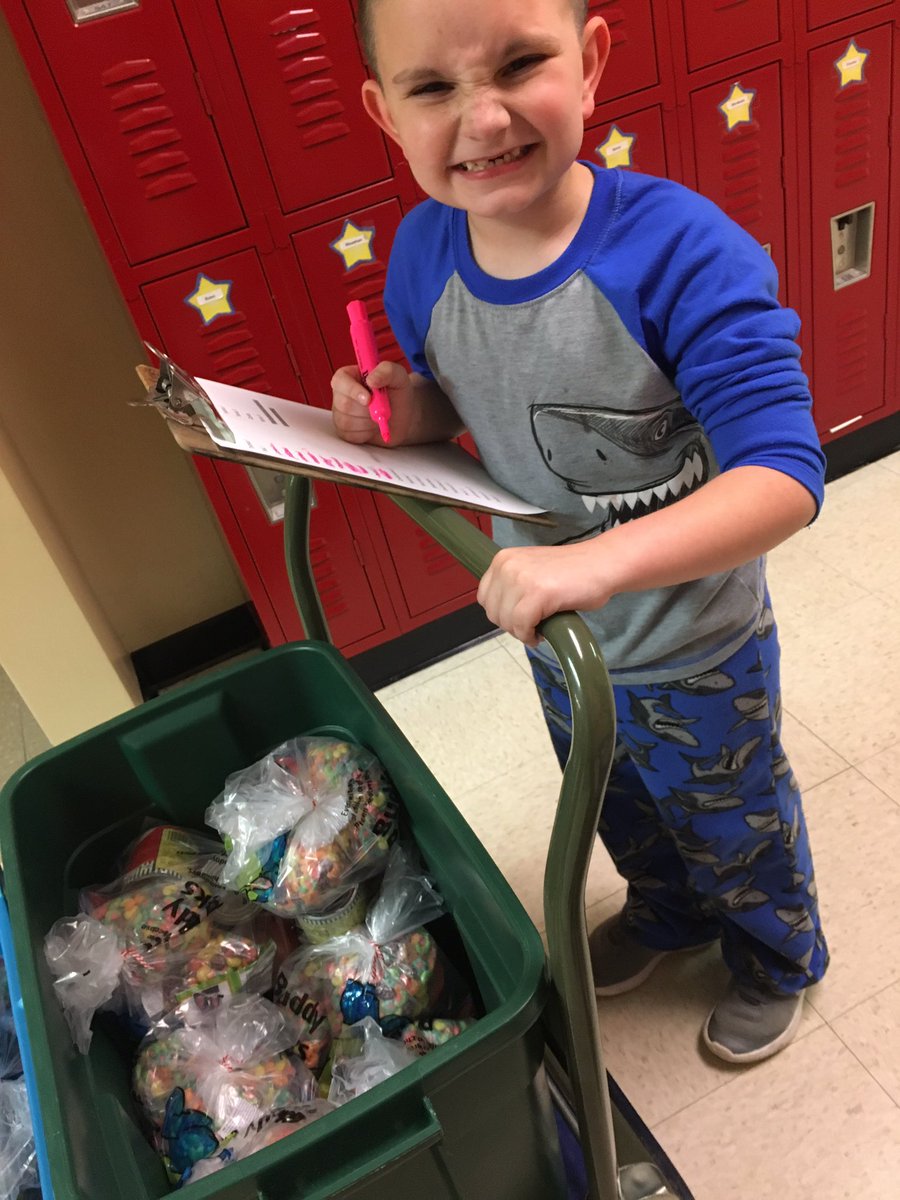 KennyKristen's tweet photo. Delivering buddy packs is important business! #pkvproud #kidsdeserveit https://t.co/yBBkzkwf8N