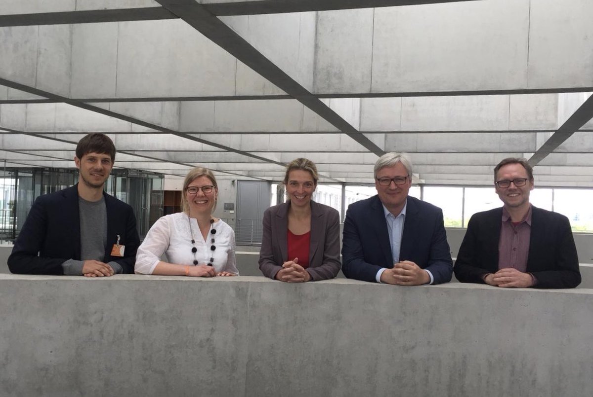 Austausch mit Esther Henning (BDKJ), Silvio Köhler (AGDF) und Tore Süßenguth (AKLHÜ) und meiner Kollegin <a href="/stadler_svenja/">Svenja Stadler, MdB</a> zu internationalen Freiwilligendiensten. Gemeinsam arbeiten wir an einer besseren finanziellen Ausstattung und  gegen einen Pflichtdienst. #freiwilligendienst