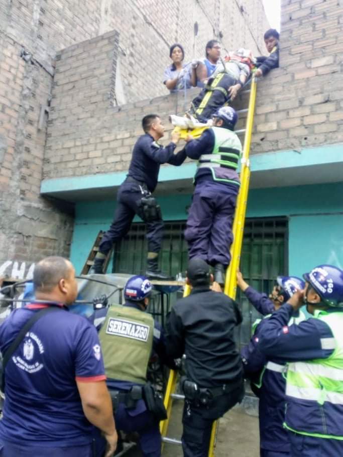 #SJLSeguro
Personal de Serenazgo realiza intervenciones luego de implementarse el WhatsApp de Emergencia.
Recuerden que pueden enviarnos sus denuncias, fotos y vídeos al 945722569.
La batalla contra la seguridad la ganaremos si todos nos unimos!.
#MásFuertesQueNunca