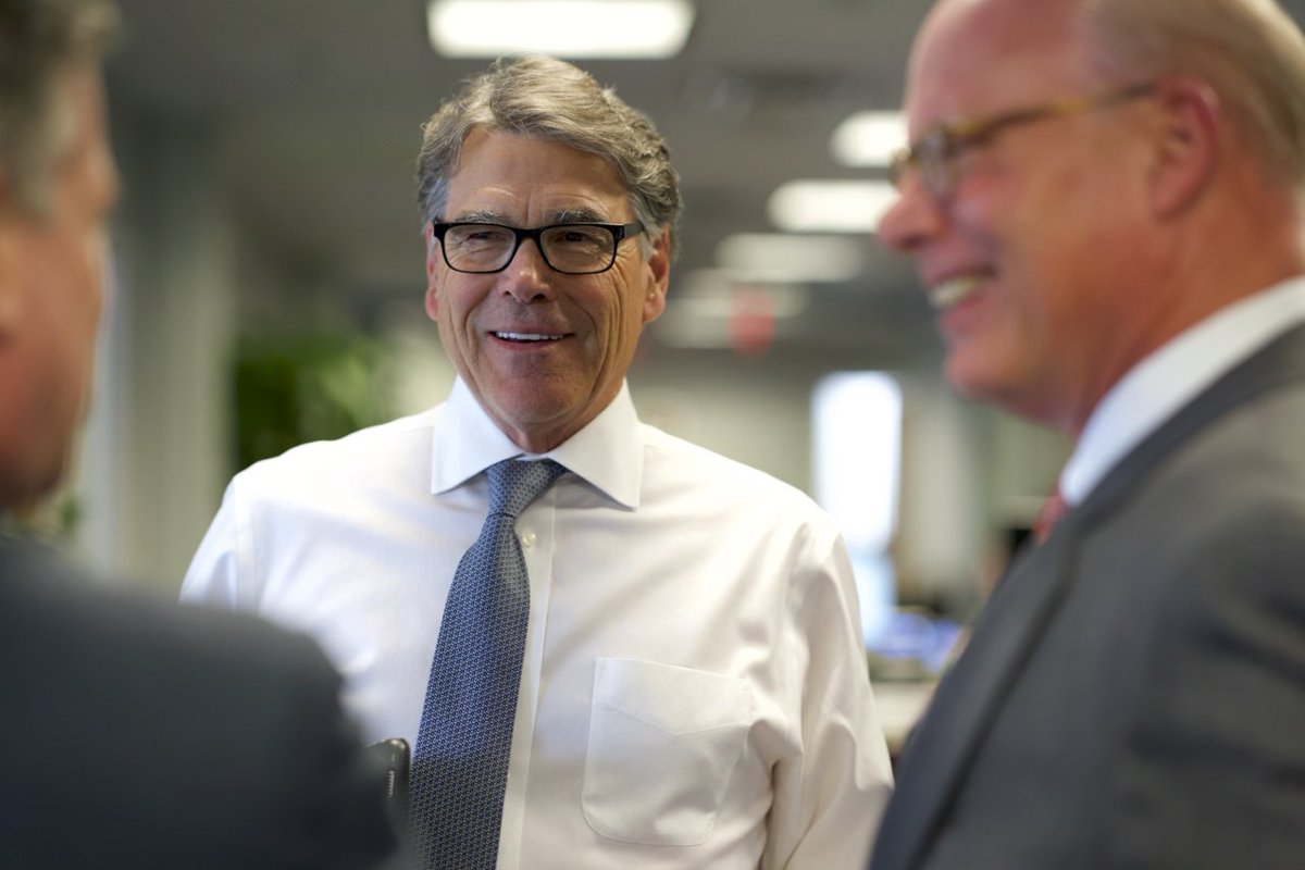 SecretaryPerry's tweet photo. Today, I had the honor to swear in Bill Cooper as @ENERGY’s General Counsel. His knowledge of the law and esteemed career will be an asset to the Department. https://t.co/fgdQwYdPFO