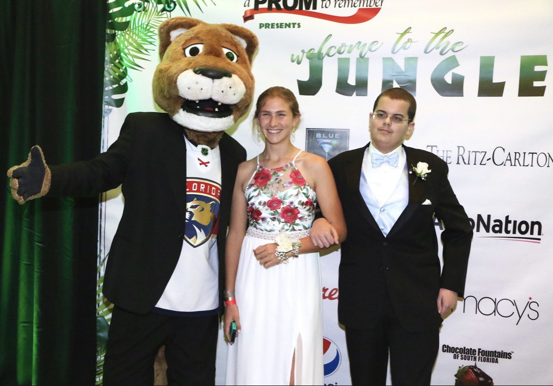 FTLPROM's tweet photo. Who is ready to walk the red carpet tomorrow at #APTR2019?!? โค๏ธโค๏ธโค๏ธ#TBT https://t.co/aYCsn1JBpL