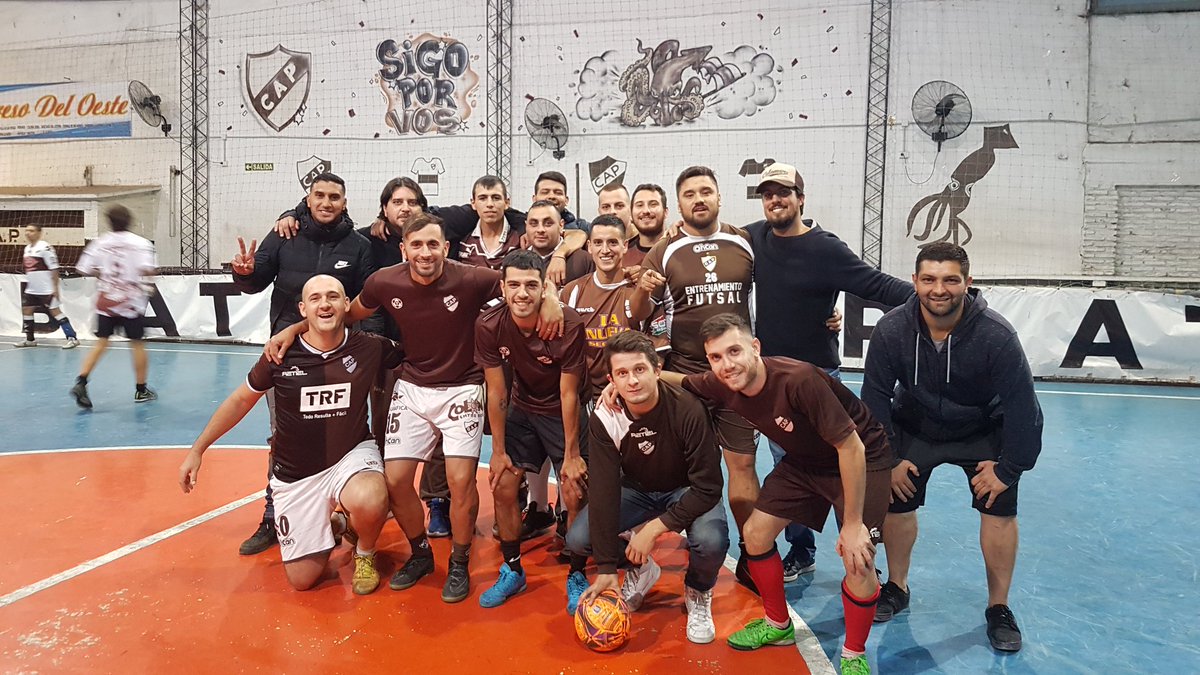 JuventudCalamar's tweet photo. Se vienen las semifinales! Trineo F.C., Melian y La Peña Calamar ya están clasificados. Resta saber el 4to equipo, será El Daniel o el último campeón, Donado? 
#TorneoInternoPlatense https://t.co/k35jzpOE5i