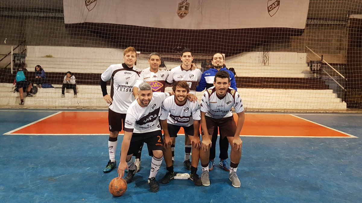 JuventudCalamar's tweet photo. Se vienen las semifinales! Trineo F.C., Melian y La Peña Calamar ya están clasificados. Resta saber el 4to equipo, será El Daniel o el último campeón, Donado? 
#TorneoInternoPlatense https://t.co/k35jzpOE5i