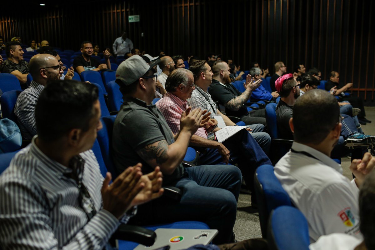 veranodelarosa's tweet photo. Compartimos hoy con 15 expertos internacionales de la industria de los videojuegos, quienes participan en Atlántico Video Game Summit 2019, contando a nuestros jóvenes sus experiencias para impulsar este gran sector de la economía en nuestro departamento. #AVGS2019 https://t.co/zEiDxWIudo