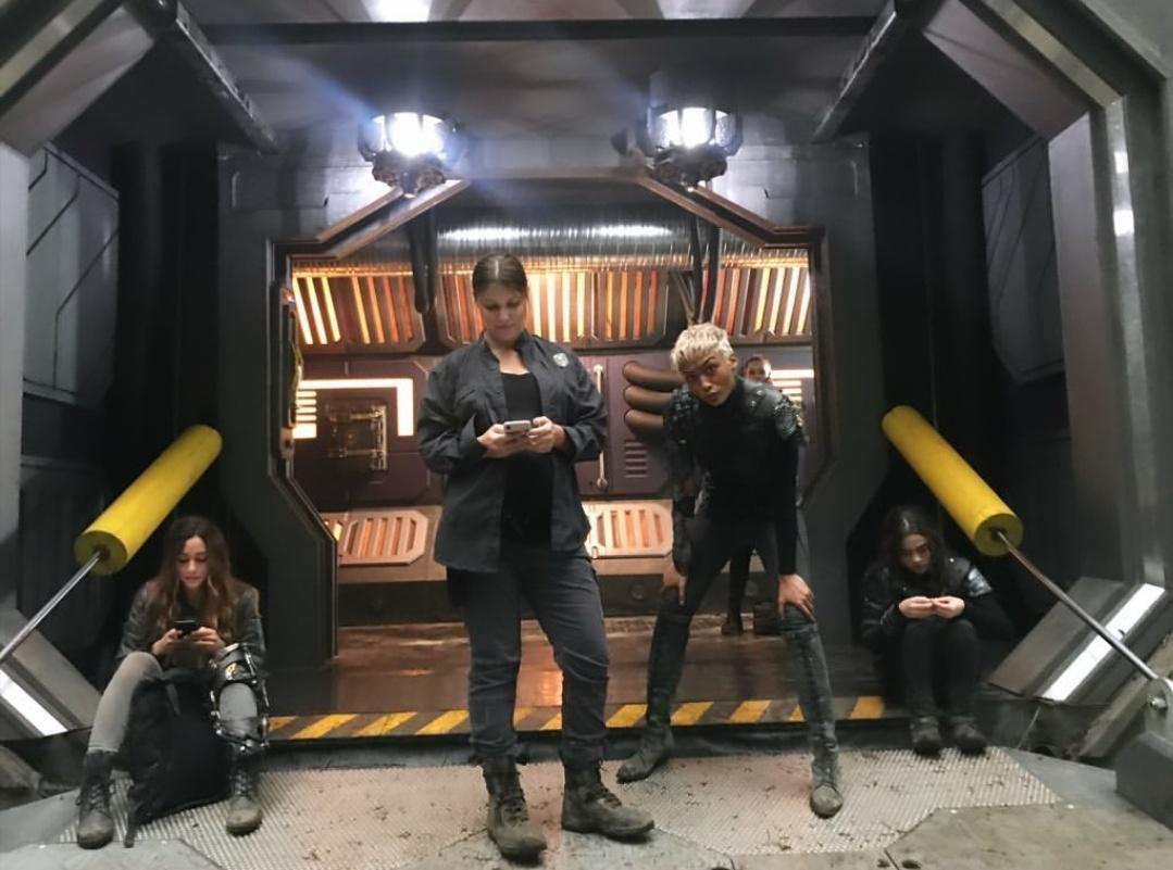 Milicevic_spain's tweet photo. 📷| Detrás de las cámaras junto a Tati, Lindsey y Lola. #The100Season6 

¿Qué os esta pareciendo la nueva temporada? ¡Cuentanos! 

Vía instagram (shannonkook) https://t.co/xWcDqxAF3d