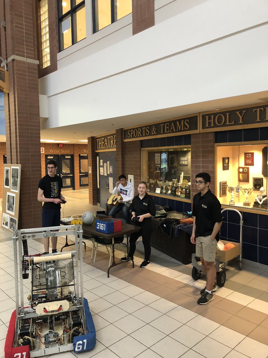 team3161's tweet photo. When science meets the arts at the @HolyTrinityOak #fringefestival  @MissDief @HCDSB #fringeishere https://t.co/VWbxvDKN6s