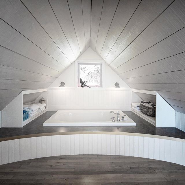lireadgroup's tweet photo. Heavenly abode #saltspringisland #bathroomsofinstagram https://t.co/vwGATUSZOm https://t.co/HyQFlQNgkD