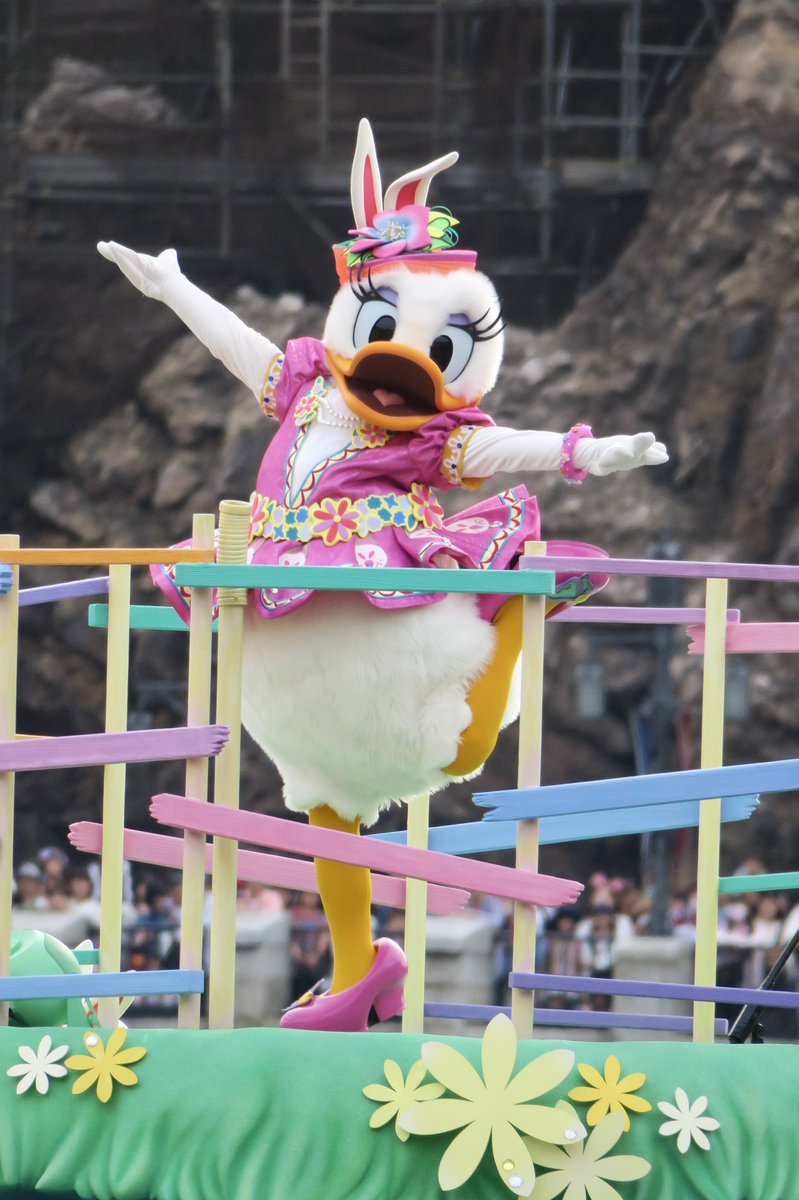 ট ইট র つっちー Dあか 5月3日3ステのうさピヨから デイジーのバレリーナポーズ 片足しっかり上がってて可愛い W ステージにいるキャラクターだけじゃなくて バージ上のキャラクターもしっかり狙わないと って改めて思った1枚 ディズニー