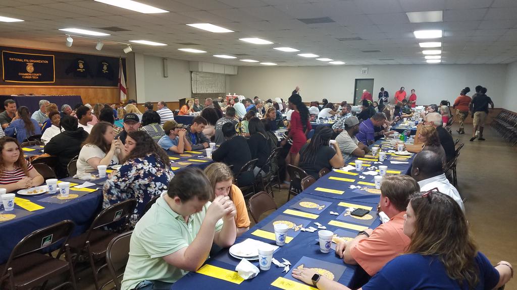 chambers_tech's tweet image. Great crowd at our annual FFA Banquet tonight @chambers_tech. Great food and great people - what a combo! #FFA #ChambersStrong