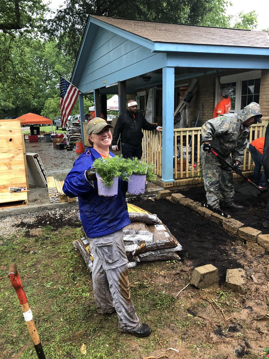 It’s been a great day with this D319 Team!! #CHOOSETOSERVE  <a href="/TeamDepot/">Team Depot</a> @TeamDepot_Sean @RyanHallTHD804 <a href="/cokeski/">Mike O'Kain</a> <a href="/AngelaWires/">Angela Wires</a> @JustinReedTHD @HD_adamo <a href="/RickieBoutwell/">Rickie Boutwell</a> <a href="/JHW1077/">JW</a> <a href="/ConradClintDal1/">Clint Dalton</a> #ONETeam #community