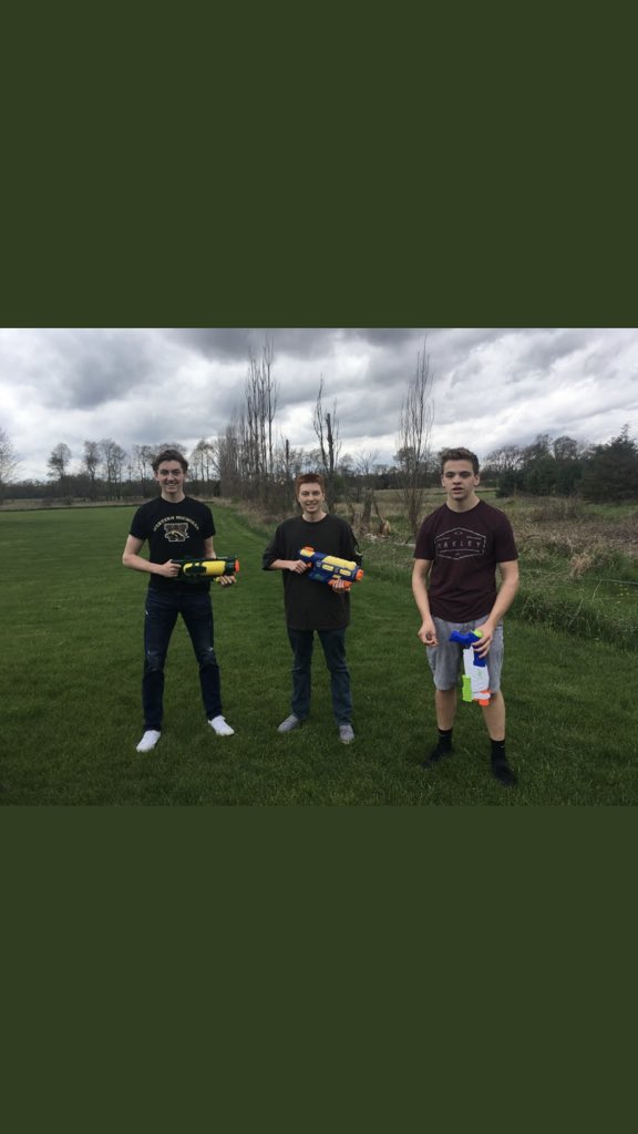 MHSWater19Wars's tweet photo. Bauer gets Ben but josh got hit by Ben. So these teams remain tied. Kinda blew it there josh.🤔
Moisty boiz: 2 
Make america wet again: 2 https://t.co/TTcuHRaY1k