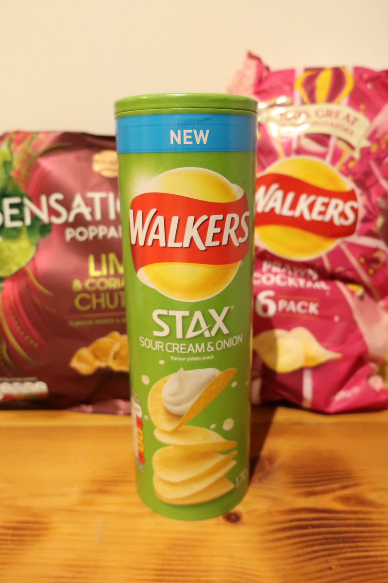 Masaki Di Twitter イギリスのポテトチップス Walkers Crisps ウォーカーズクリスプス にプリングルスタイプの筒入りが出たよ これで割れを気にせずお土産に持ち帰れる 英国アンバサダー