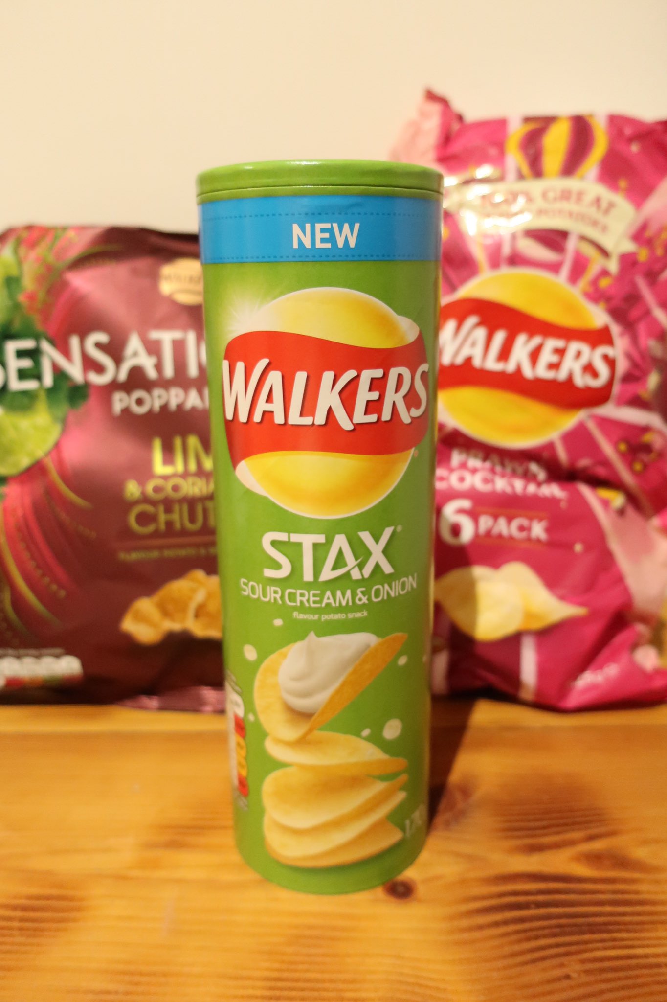 Masaki V Twitter イギリスのポテトチップス Walkers Crisps ウォーカーズクリスプス にプリングルスタイプの筒入りが出たよ これで割れを気にせずお土産に持ち帰れる 英国アンバサダー T Co 36ovmetkrp Twitter