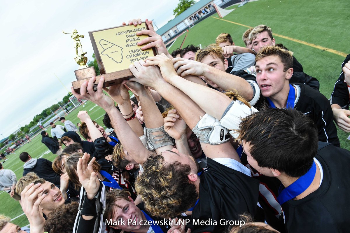 Hempfield celebrates their L-L League boys lacrosse championship! @JWalkLNP <a href="/HSDSportsScores/">Hempfield Athletics</a> <a href="/HempLax1/">HempLax</a> <a href="/LancasterSports/">Lancaster Sports</a>
